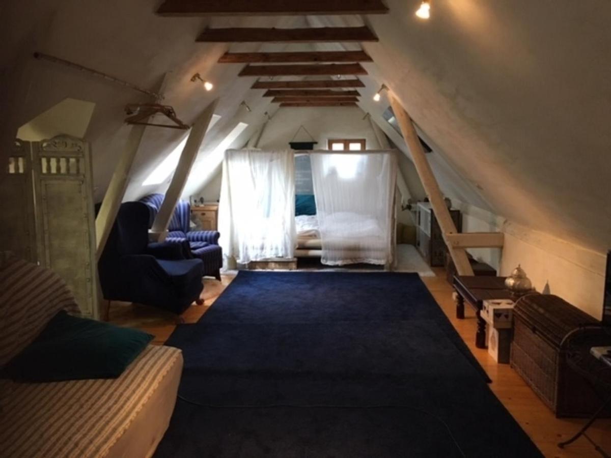 Grosse Hobbithoehle Mit Gemeinschaftsgarten Neustadt am Rübenberge Buitenkant foto