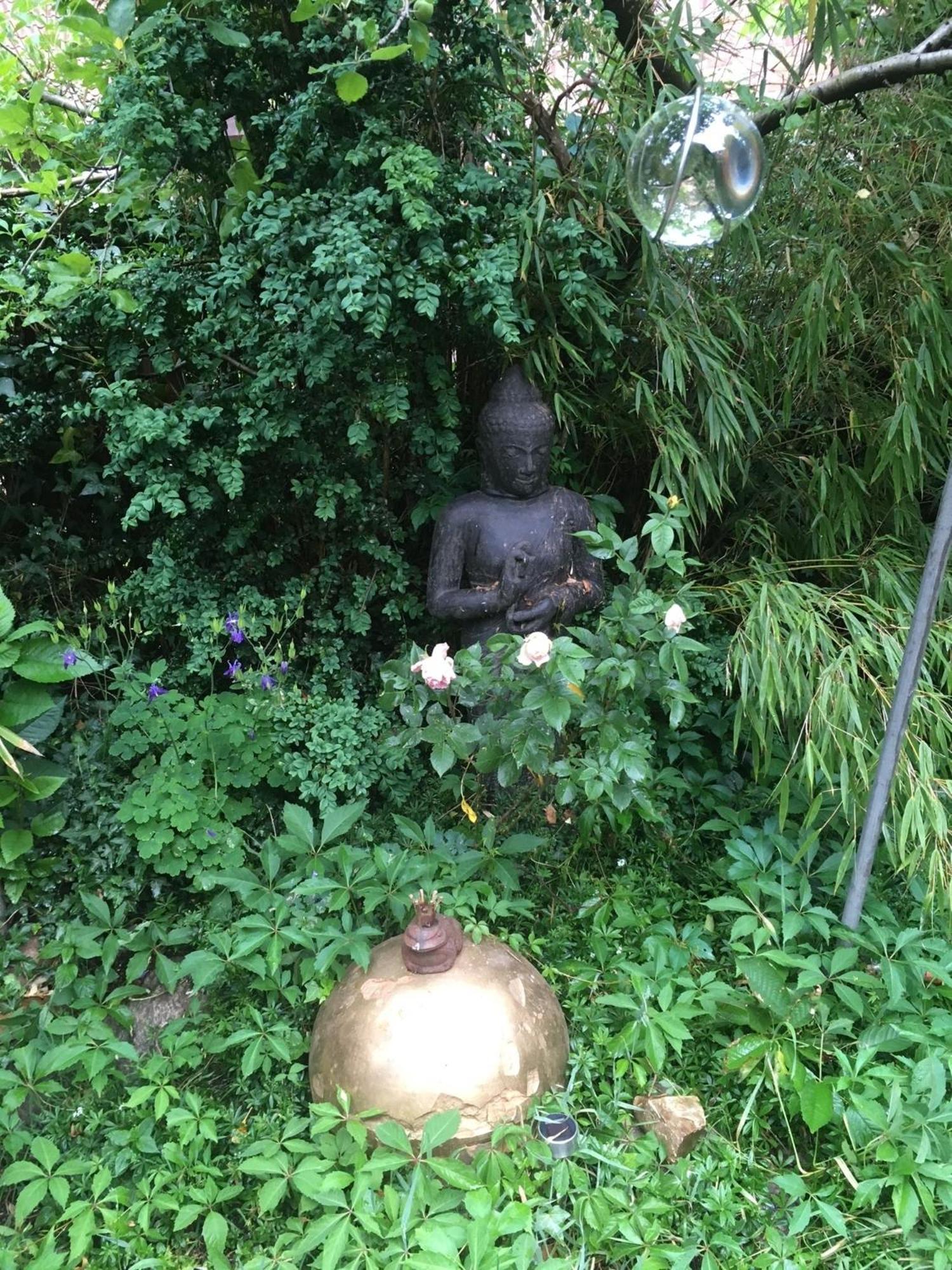 Grosse Hobbithoehle Mit Gemeinschaftsgarten Neustadt am Rübenberge Buitenkant foto
